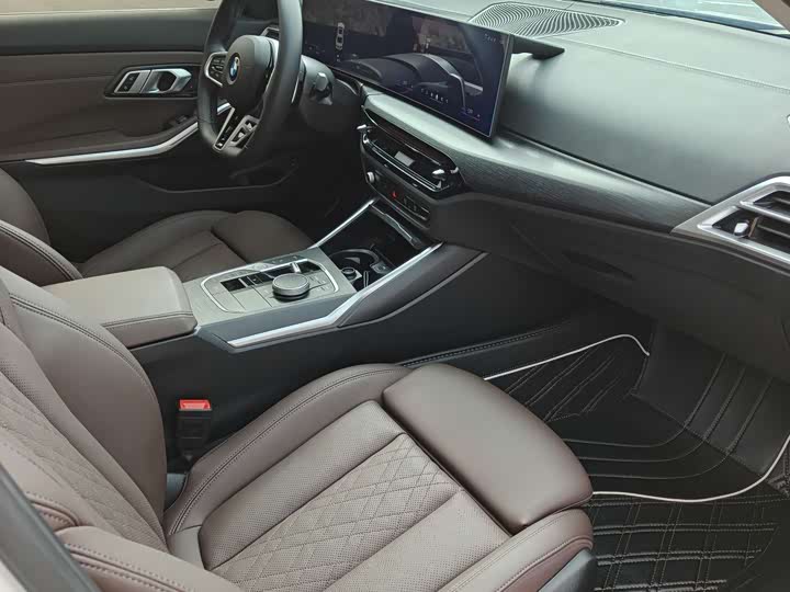 Photo 4 - BMW 3 Series