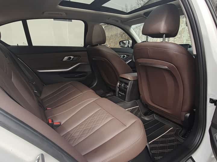 Photo 6 - BMW 3 Series