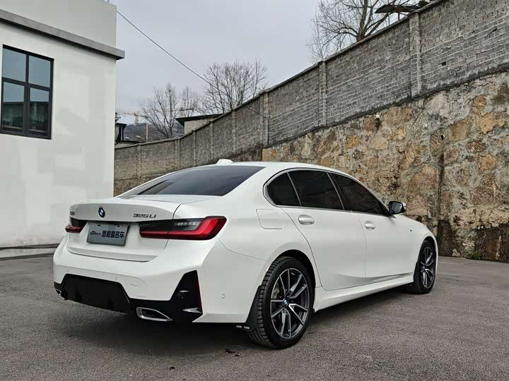 Photo 9 - BMW 3 Series