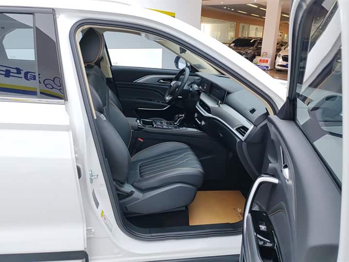 Фото 8 - Bestune T77