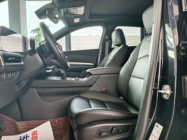 Фото 6 - Cadillac XT4