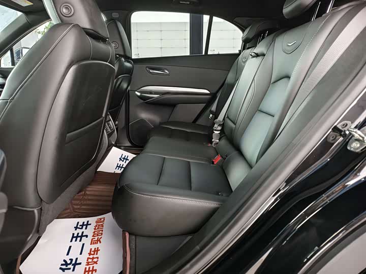 Фото 7 - Cadillac XT4