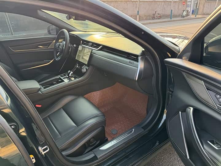 Фото 8 - Jaguar XF L