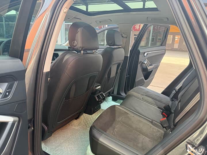 Фото 8 - Audi Q3