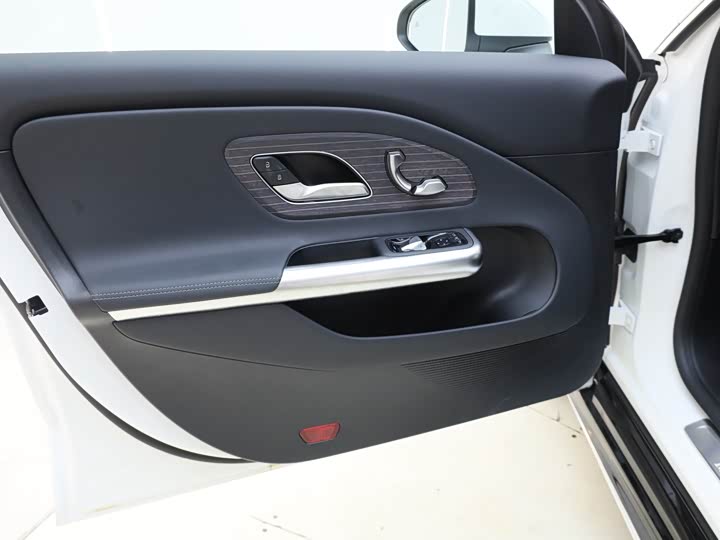 Фото 9 - Mercedes-Benz CLA-Class EV