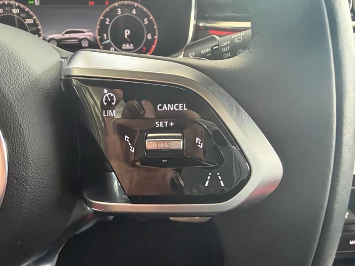 Фото 6 - Jaguar F-Pace