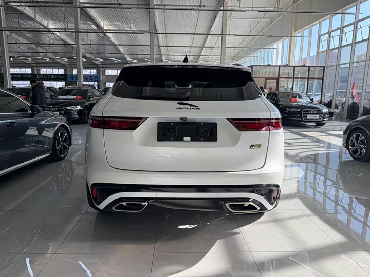 Фото 8 - Jaguar F-Pace