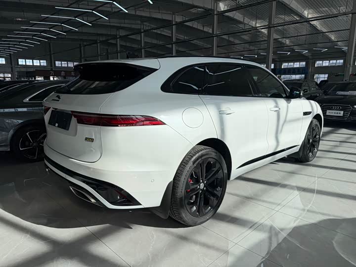 Фото 9 - Jaguar F-Pace