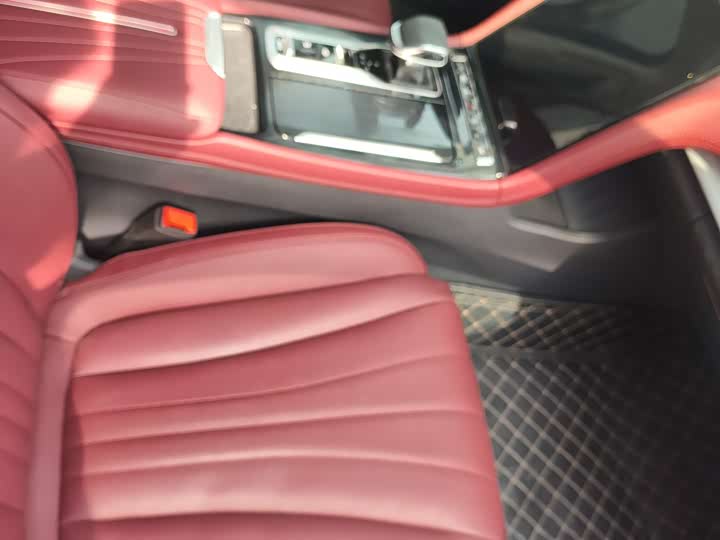 Фото 9 - Hongqi H5