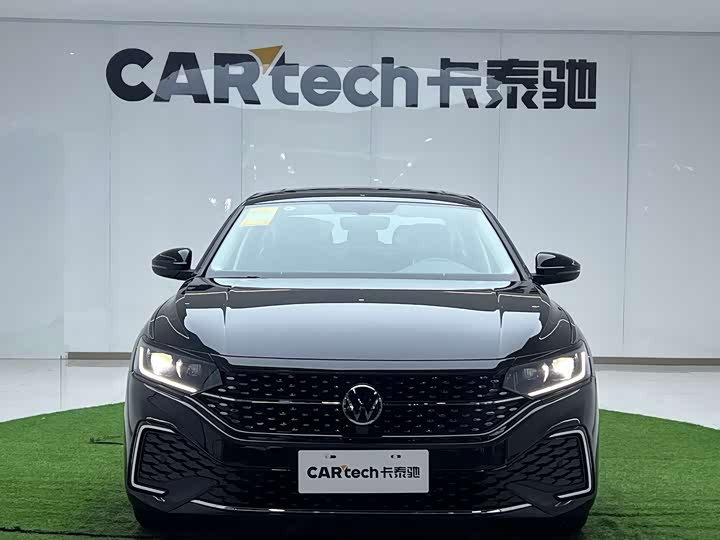 Фото 2 - Volkswagen Passat