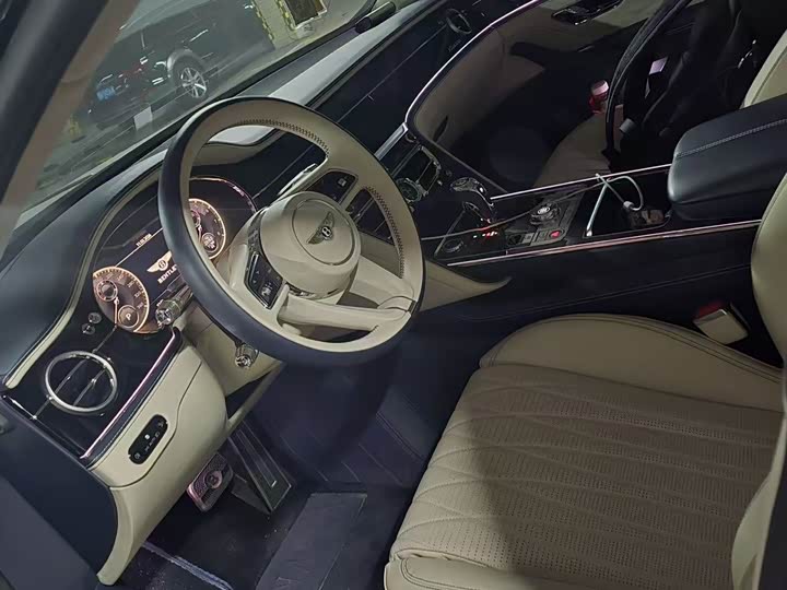 Фото 9 - Bentley Flying Spur