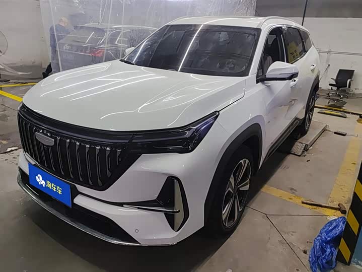 Фото 1 - Geely Atlas L