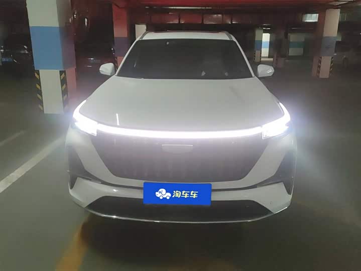 Фото 2 - Geely Atlas L