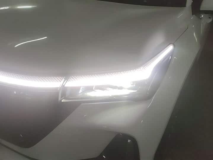 Фото 5 - Geely Atlas L