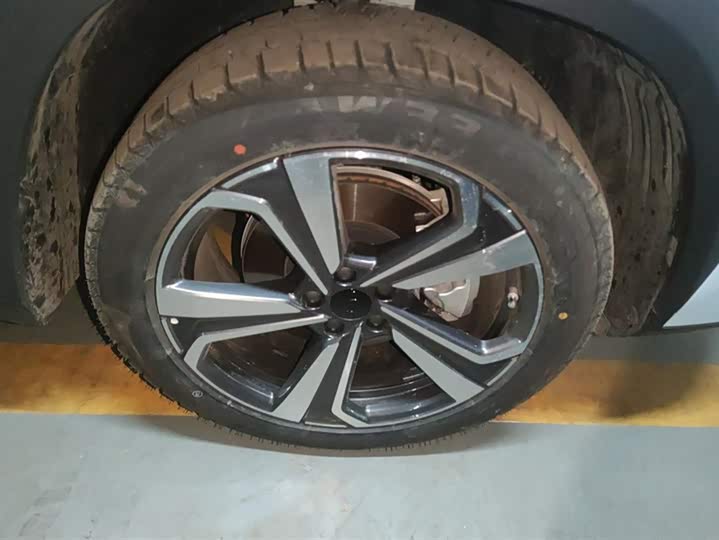 Фото 6 - Geely Atlas L