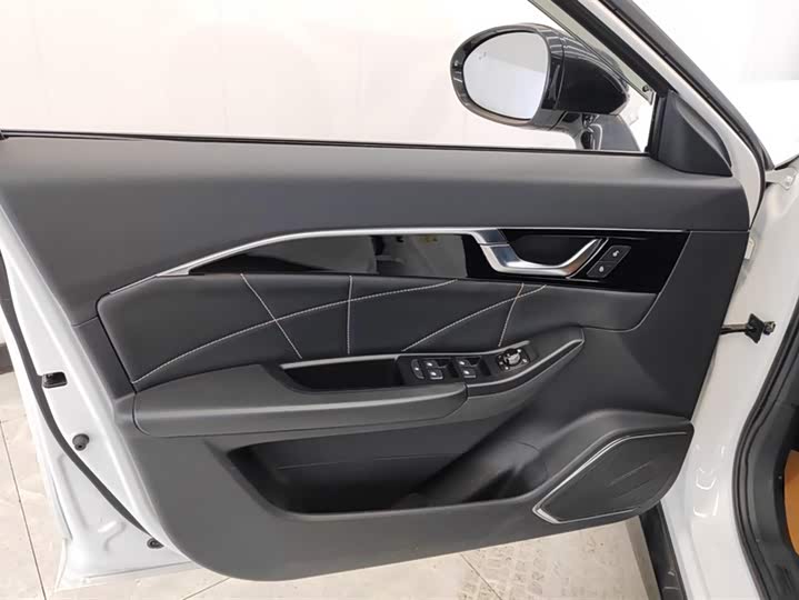 Фото 7 - Bestune B70S