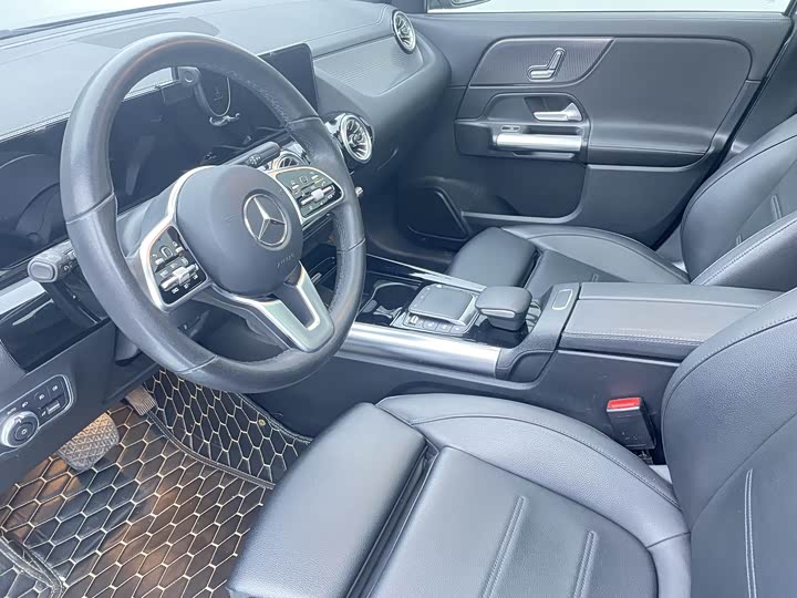 Фото 8 - Mercedes-Benz GLA-Class