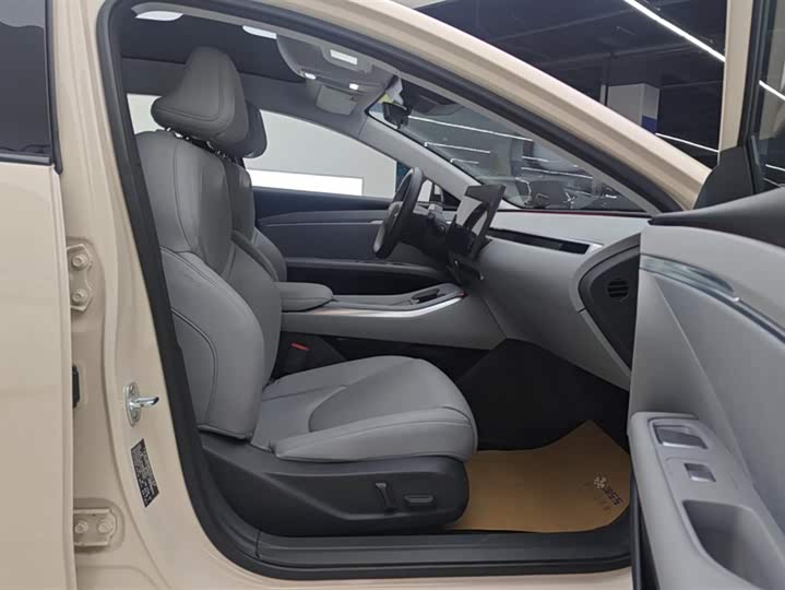 Фото 8 - XPeng Mona M03