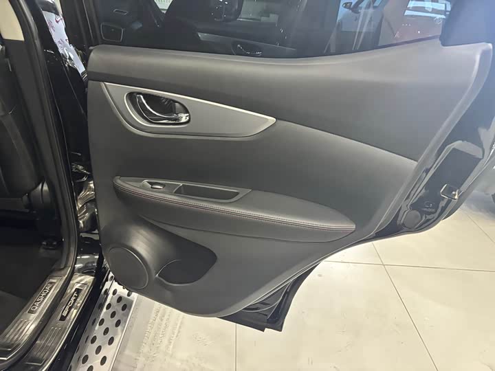 Фото 8 - Nissan Qashqai