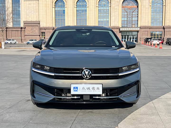 Фото 2 - Volkswagen Magotan