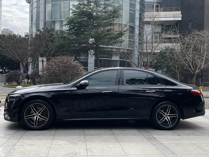 Photo 4 - Mercedes-Benz E-Class