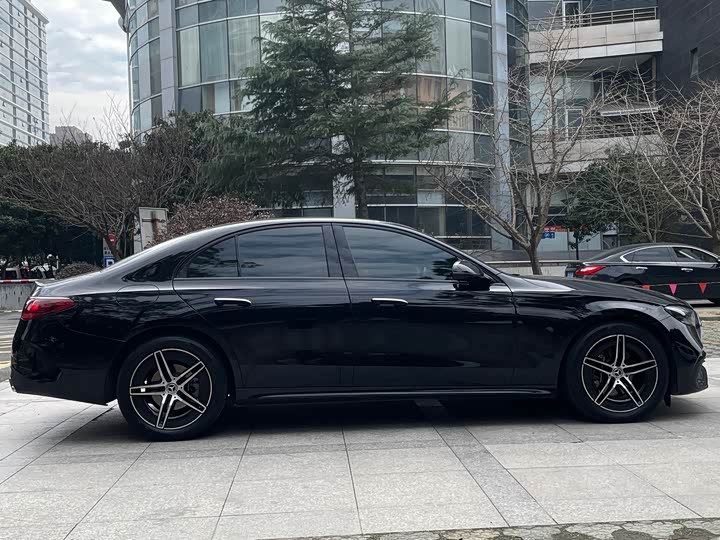 Photo 5 - Mercedes-Benz E-Class