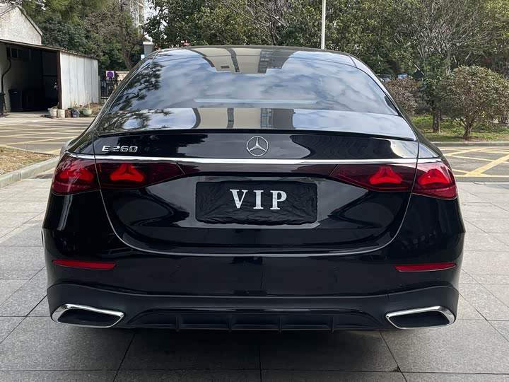 Photo 7 - Mercedes-Benz E-Class