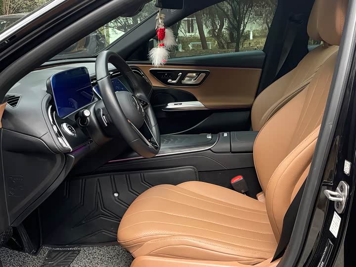 Photo 8 - Mercedes-Benz E-Class