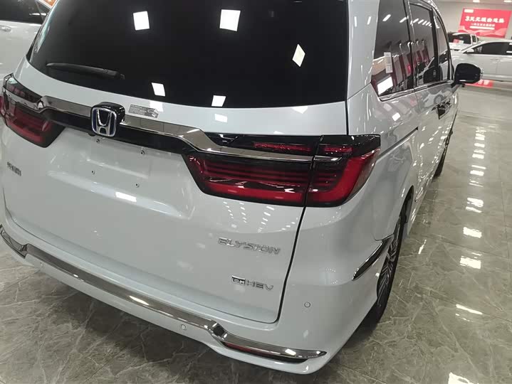 Фото 3 - Honda Elysion