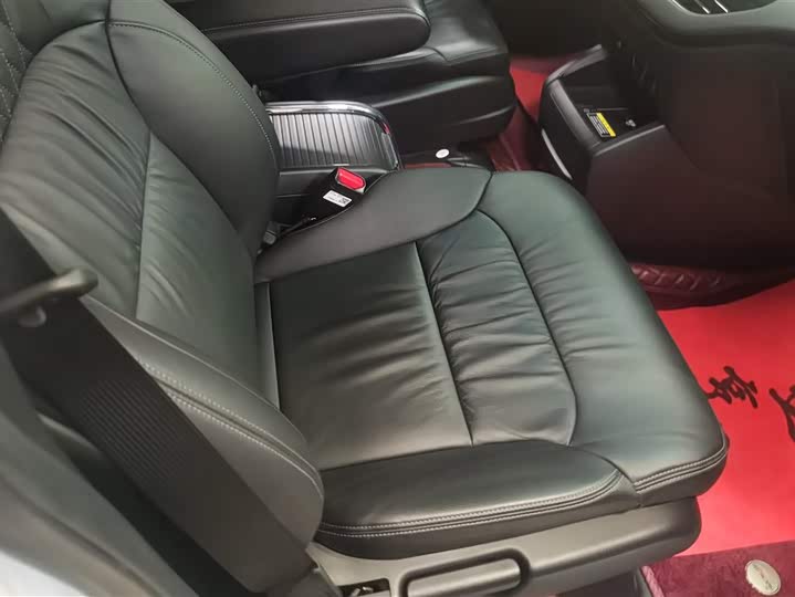 Фото 8 - Honda Elysion