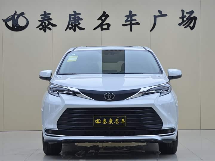 Фото 2 - Toyota Sienna