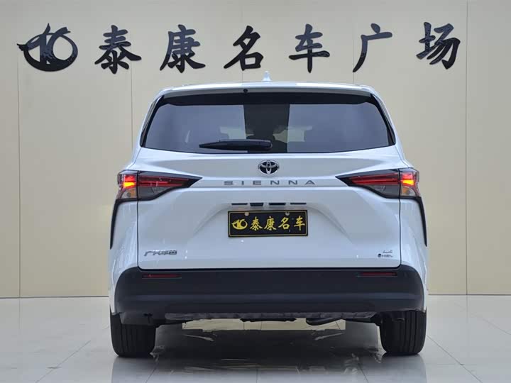 Фото 3 - Toyota Sienna