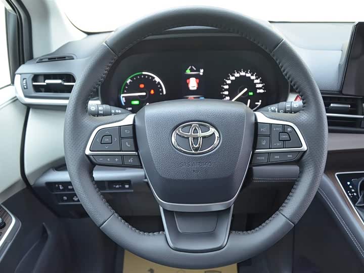 Фото 7 - Toyota Sienna