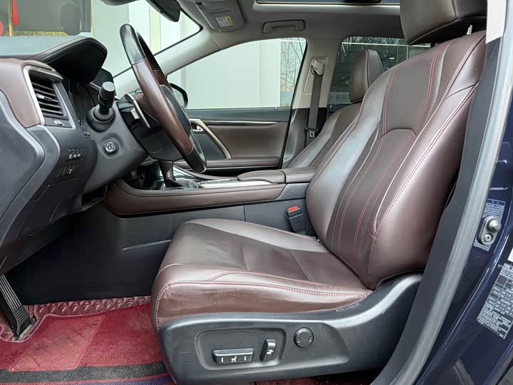 Фото 3 - Lexus RX