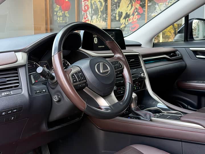 Фото 4 - Lexus RX