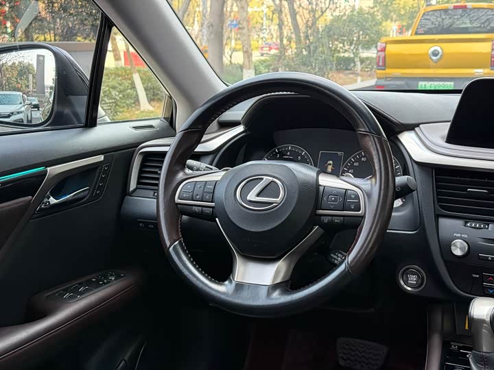 Фото 5 - Lexus RX