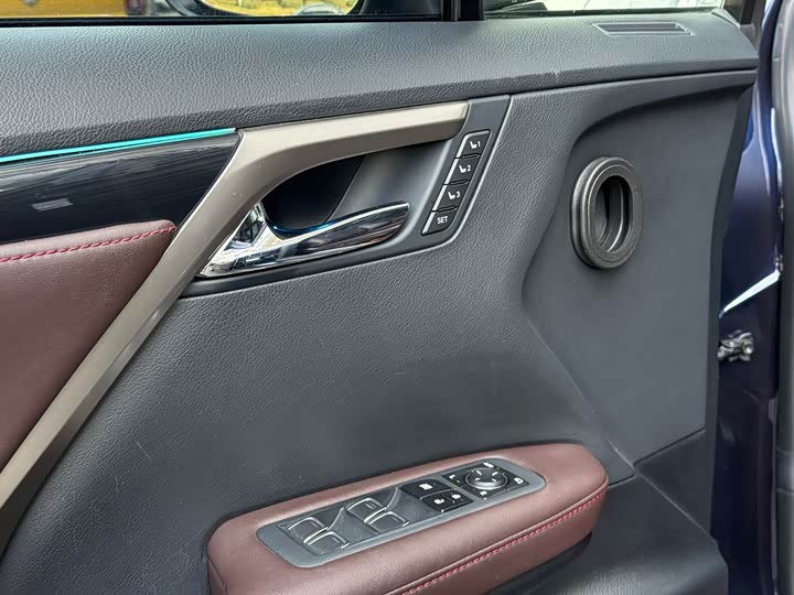 Фото 9 - Lexus RX