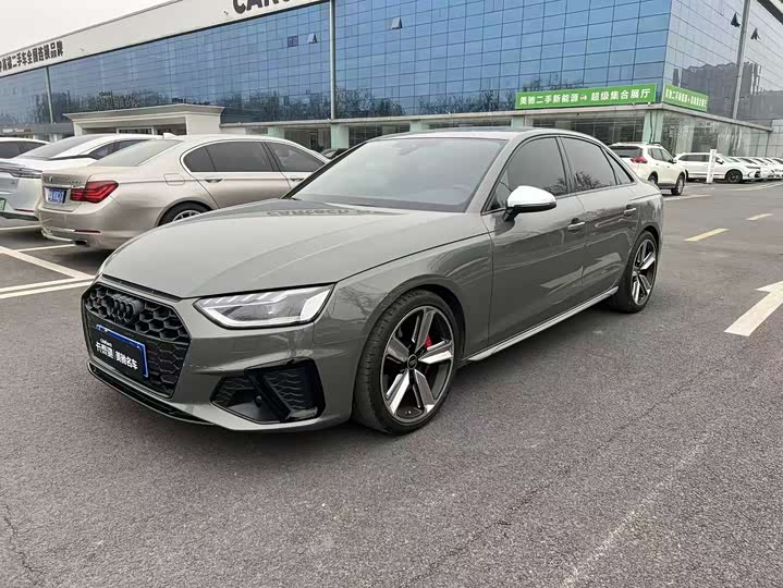 Фото 1 - Audi S4