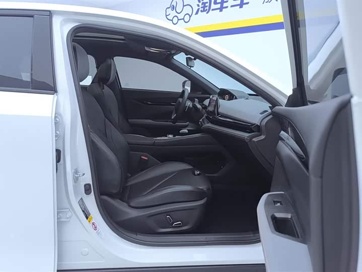 Фото 8 - Changan UNI-V