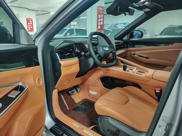 Фото 8 - Geely Atlas