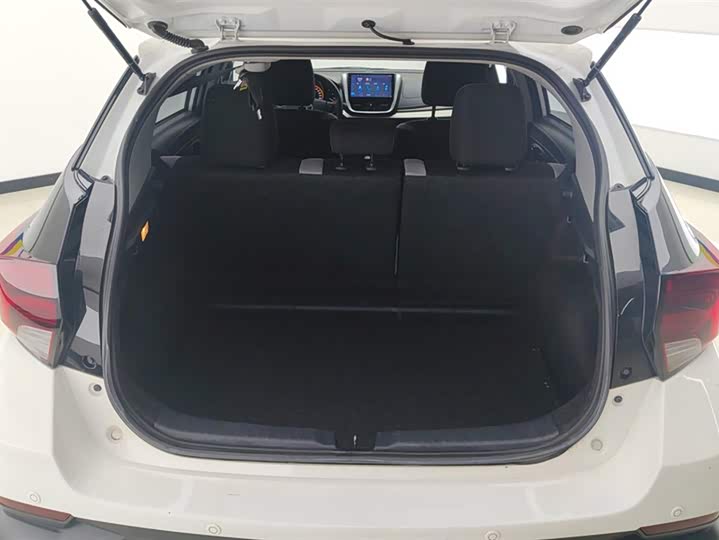 Photo 4 - Toyota Yaris L Hatchback