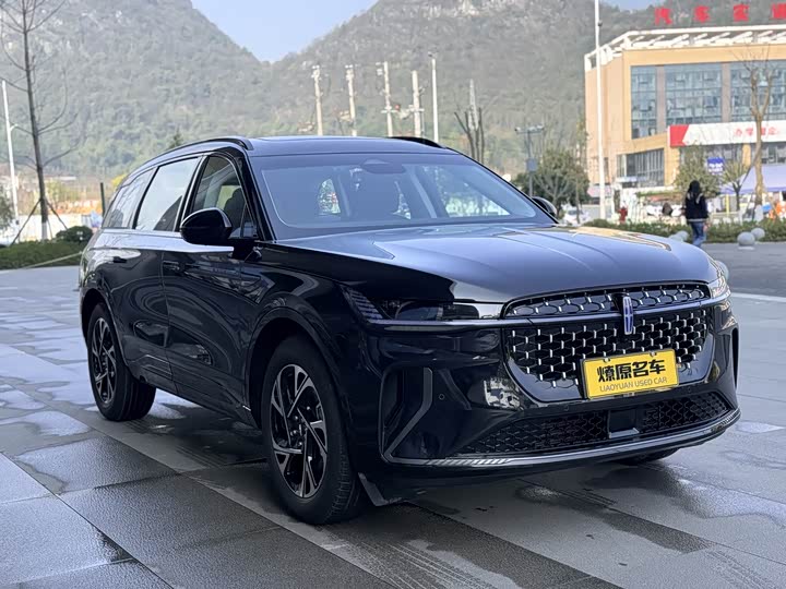 Фото 3 - Lincoln Nautilus