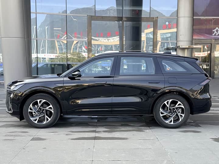 Фото 4 - Lincoln Nautilus