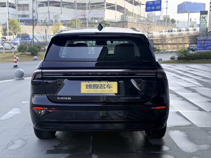 Фото 6 - Lincoln Nautilus