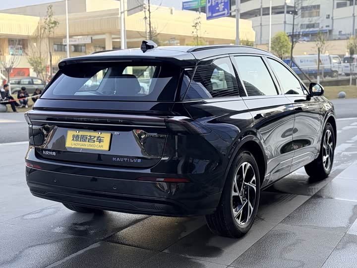 Фото 7 - Lincoln Nautilus