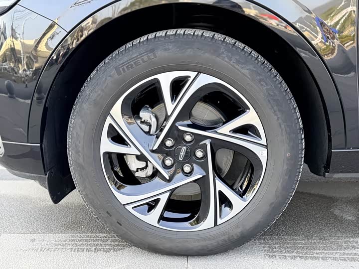 Фото 8 - Lincoln Nautilus