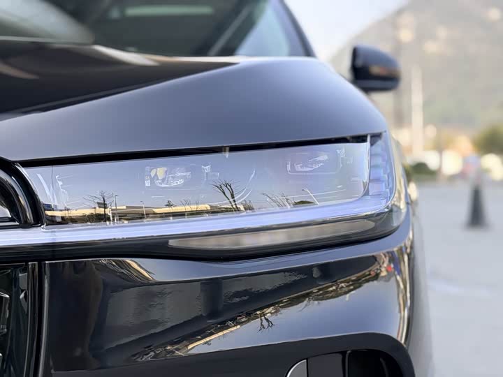 Фото 9 - Lincoln Nautilus