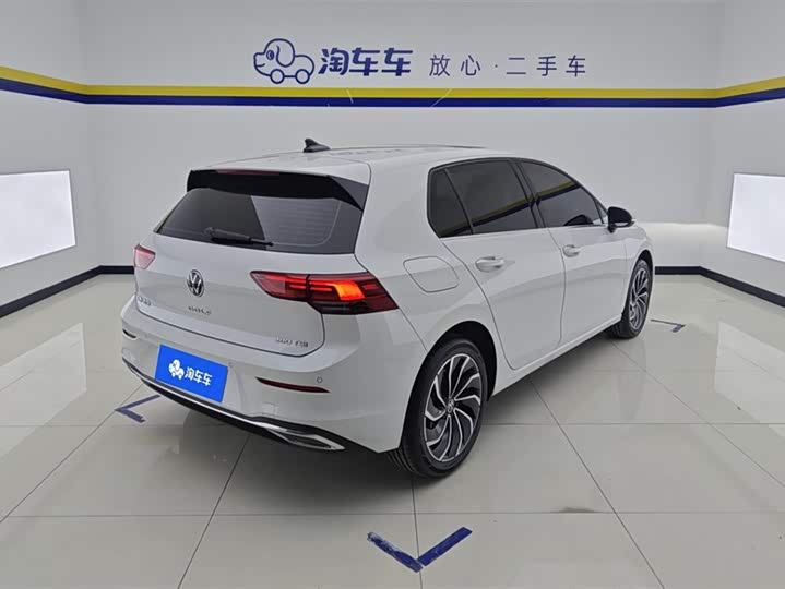 Фото 3 - Volkswagen Golf