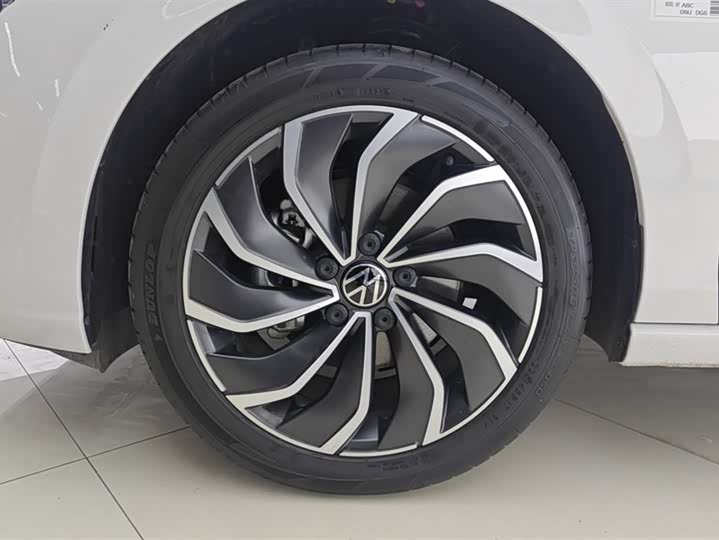 Фото 6 - Volkswagen Golf