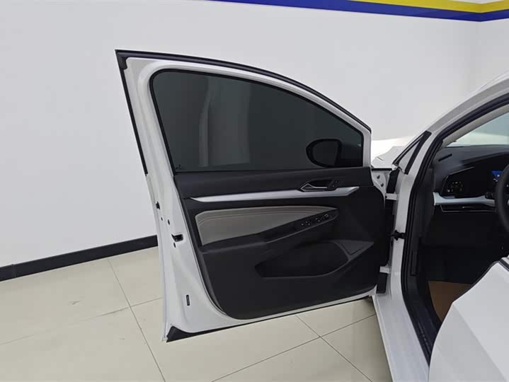 Фото 7 - Volkswagen Golf